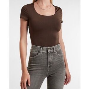 Express Contour Scoop Neck Shirt Sleeve Bodysuit